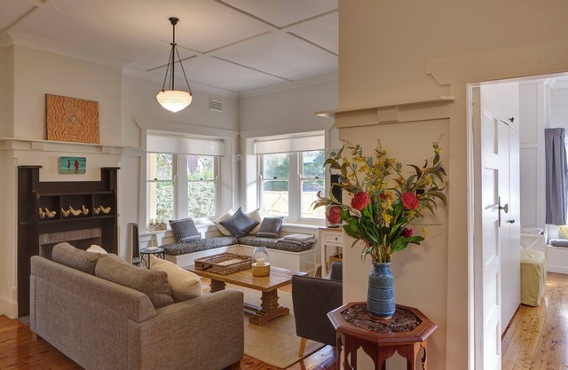Manly Beach renovated 1920s light & spacious 3 B’room, 2 Bathroom with garden
