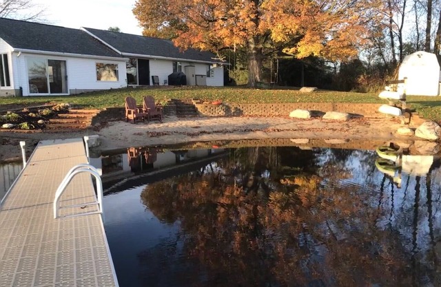 Mann Lake Cottage, Year Round, Pet friendly, sleeps 14, private relaxing, groups