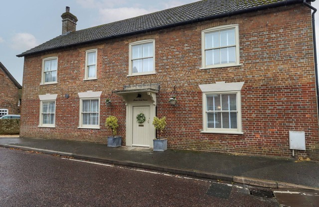 MANOR FARM HOUSE, pet friendly, country holiday cottage in Bere Regis