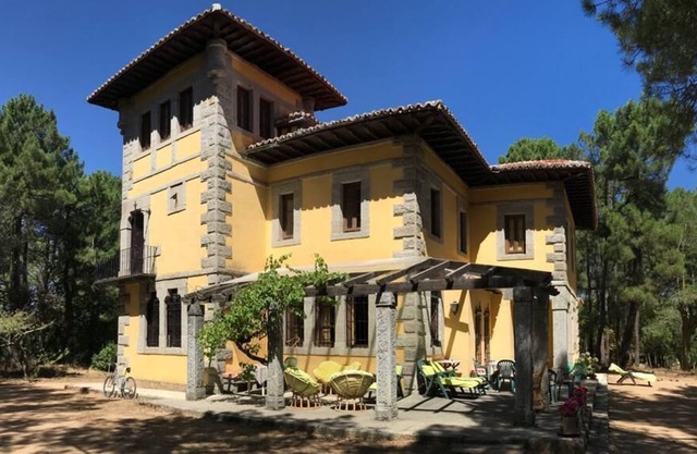 Mansion on a 7 hectare estate of pine forest and meadow