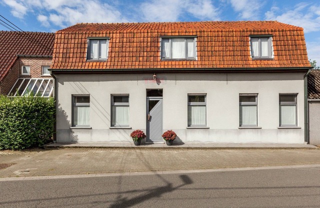 Mansion in Kruiskerke near Forest and Lake