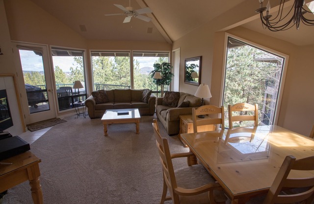MANY GOOD DATES AVAILABLE! EXCELLENT VIEWS OF CITY. MT BACHELOR & TOWN CLOSE.