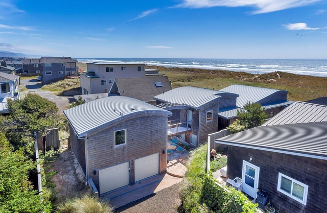 Manzanita Waves House: Luxury Oceanfront Short-Term Vacation Rental