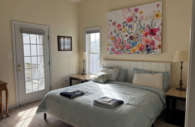 Maple Lawn Gem-3-bedroom, 30 day plus only stays