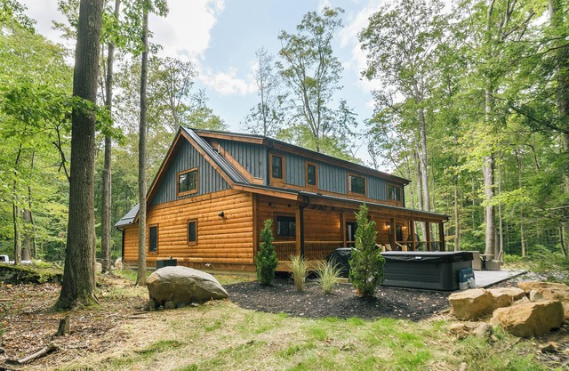 Maple Ridge: New, Hot Tub, Lake Access w. Dock Slip