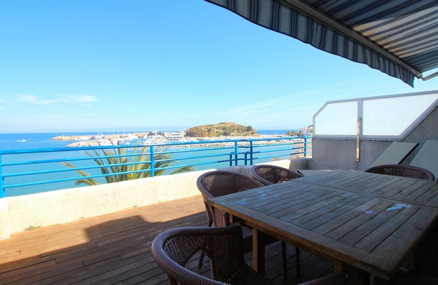 MARÍTIM I ÀTIC - Atico muy agradable, con amplia terraza y preciosas vistas panorámicas.