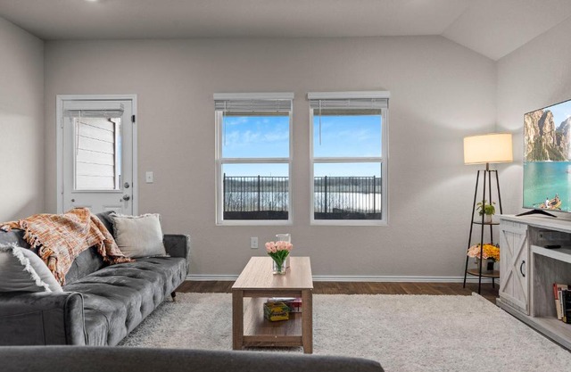 @ Marbella Lane - Amazing 4BR Lakeview Home