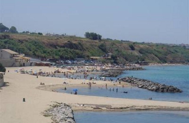 Mare 10 minutes by foot