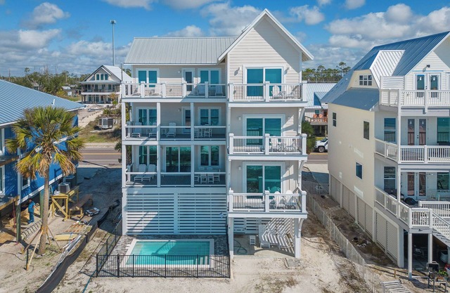 Marg-O-Lago: Lovely 6BR Home on SJB- Sleeps 20, Priv. Pool, Beachfront!