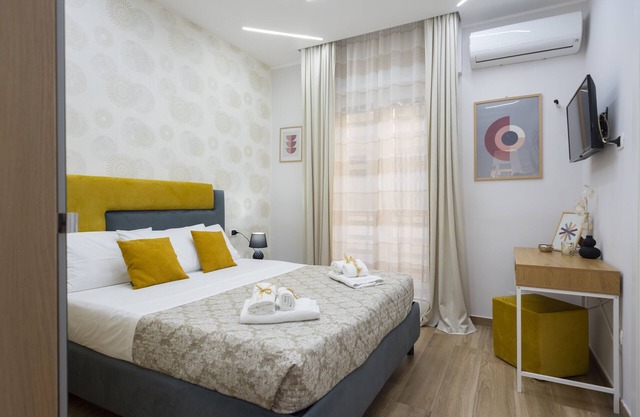 MarGab Guest House Yellow Room
