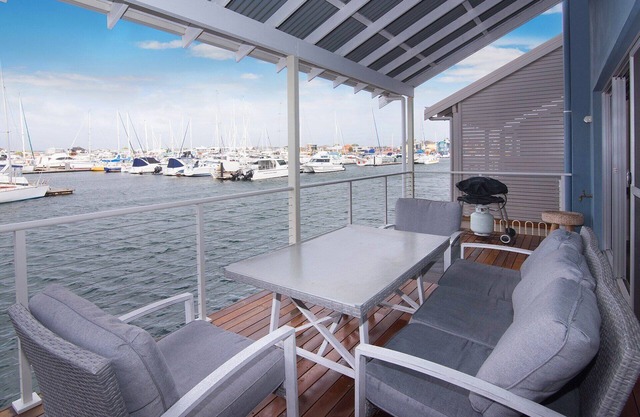 Marina Edge- WIFI, Kayaks, Bikes x2, BBQ