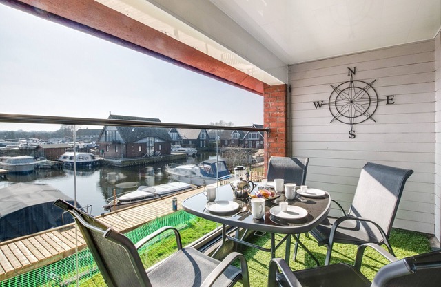 Marina Outlook - Two Bedroom Apartment, Sleeps 4
