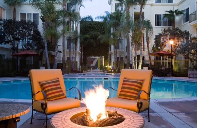 MARINA'S GRAND DELUXE 2/2 SUITE W/GREAT AMENITIES