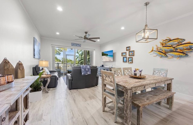 Marina-View 3BR/3BA Mariner's Club Townhouse 202 with Oasis Pool, Marina, Game Room & More