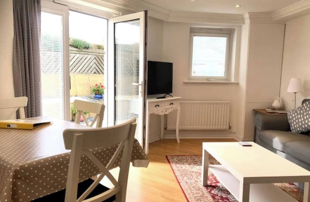 Marina Waves apartment, free parking, private sunny patio/terrace, ground-floor