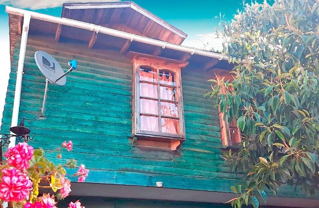 Marquesana cabin steps from the beach