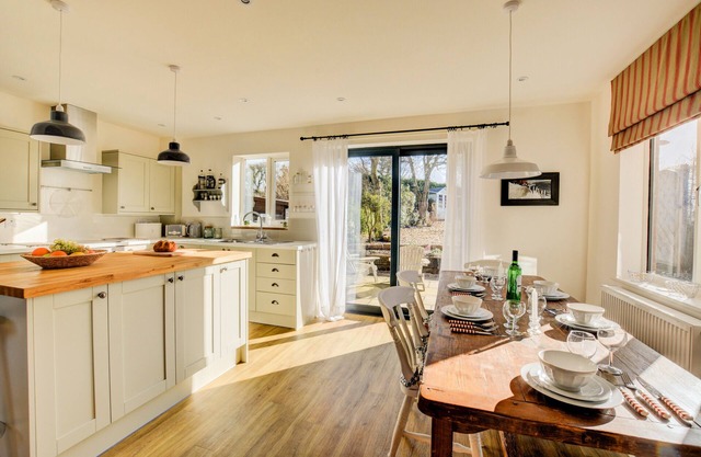Marsh View - Four Bedroom House, Sleeps 6