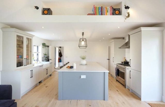 Marvellous Marlborough Views with Hot Tub - Great walks, food and shopping
