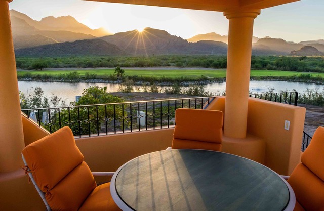 Marvellous Mountain & lake view, 3BR & 3 BA. Bikes available for guest By Casago