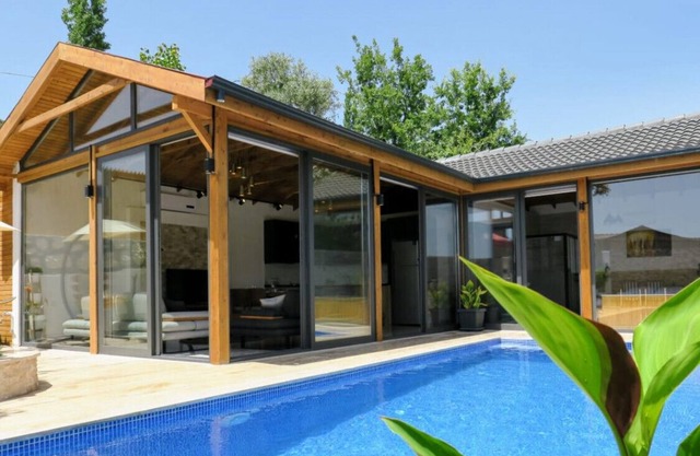 Marvelous Villa with Jacuzzi in Kalkan
