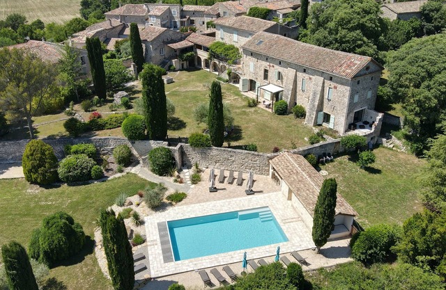 Mas Des Trois Citernes - Fully renovated gîte with private pool (14 pers.)