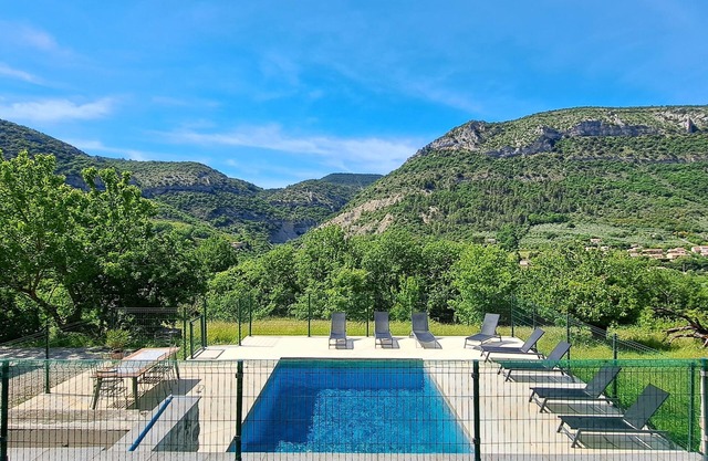 MAS EN PROVENCE ON 5HA WITH HEATED SWIMMING POOL