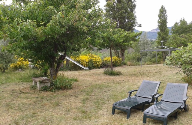 Mas exceptional view, 4 pers. 4 bedrooms. fitted kitchen, large garden, 2 bathrooms, parking