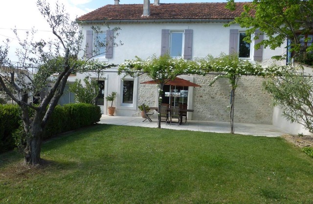 MAS IN FULL PROVENCAL NATURE WITH SECURE POOL