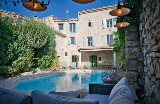 MAS in stone swimming pool typical village close Uzes/Pont du Gard