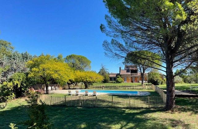 Mas Provençal in the heart of a private wooded park!