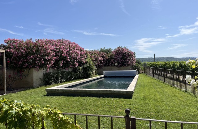 Mas "ventoux et Vignes" 6 adultes + 3 enfants
