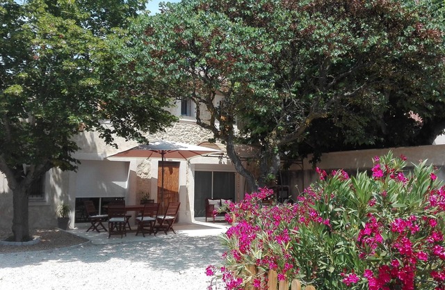 MAS WITH SWIMMING POOL GORDES/ISLE SUR SORGUES 15MM