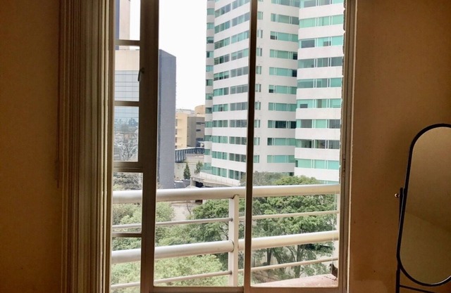 MASTER BEDROOM that is inside the Apartment so close to the Santa Fe Shopping Plaza and Corporate Zone. Small Condominium quiet and with 24 hour security all year. Nearby Santa Fe and surrounded by small grocery stores, pharmacies, dry cleaners, Gyms,.
