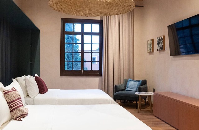 Master queen suite