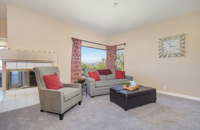 Masters Hill-Resort Style Living-New walk-in shower complete-MAGNIFICENT VIEWS!