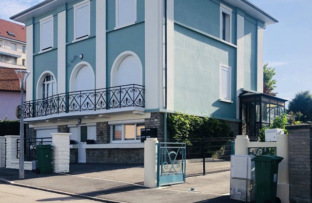 Mathis : Charming 2 bedroom flat on the second floor of a fully renovated Residence