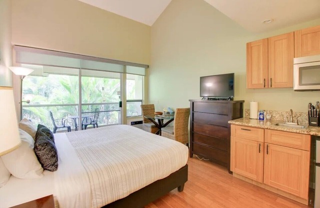 Maui Banyan Resort F-203A Stunning Studio With AC
