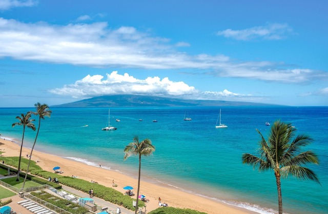 Maui Resort Rentals: The Whaler 707 - Luxuriously Remodeled 7th Floor 1BR/2BA w/Stunning Ocean and Mountain Views!