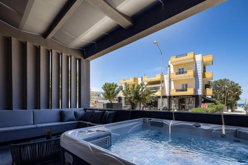 MaXi Suite 75 with Jacuzzi,By IdealStay Experience