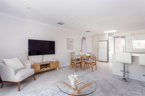 Maylands Riverside City Retreat