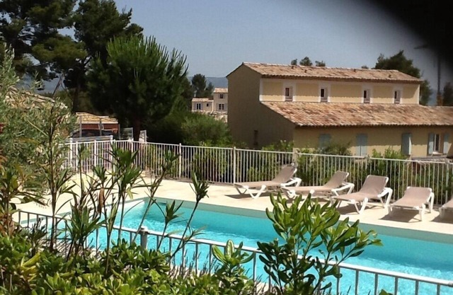 Mazet 3P, on garden terrace, comfort for 6. Linen provided, TV WIFI, 2piscines