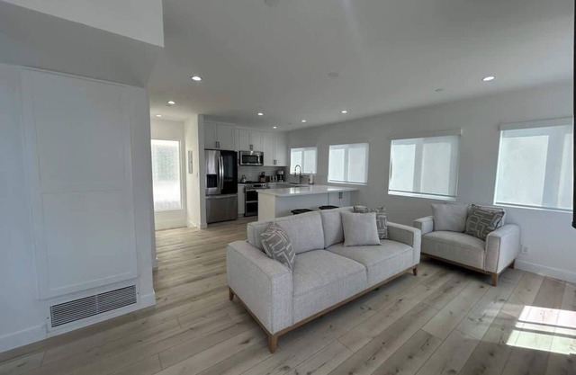 MB Modern Sand Section Sea View