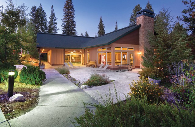 McCall, ID: 2 Bedroom Condo w/Resort Pool 1 Mi From Lakes & Ponderosa State Park