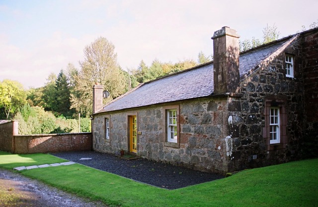 McDowell Cottage - Family Friendly Cottage on the Beautiful Blairquhan Estate