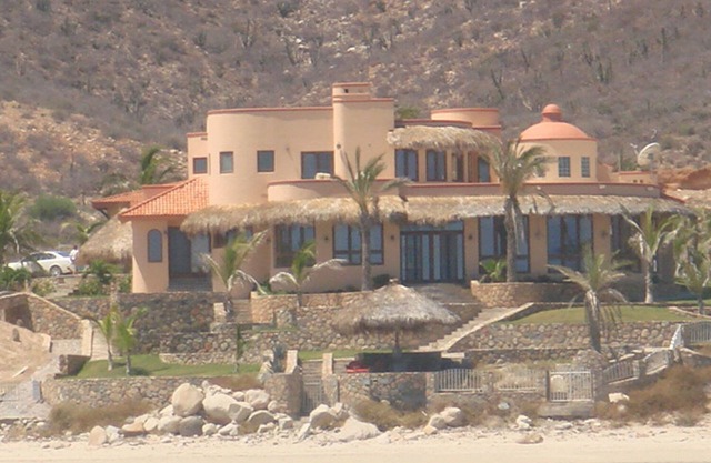 McGann Estate Resort: Two Houses on the Beach, sleeps 14