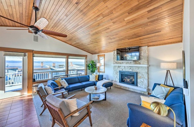 McKees Beach House with Ocean Views, Hot Tub!