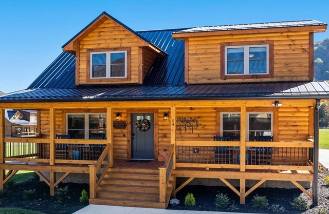 Meadow Breeze/360-Degree Mountain Landscapes/Fire Pit - Twin Cabin