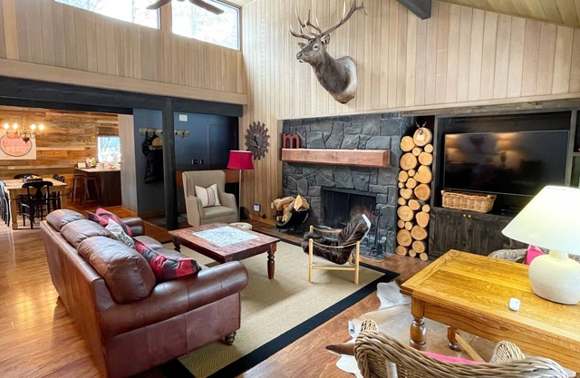 Meadow House 7/2 BR/2 BA Sleeps 6+