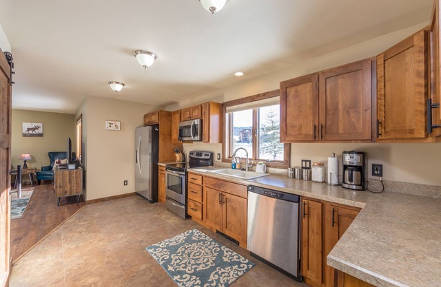 Meadow Village Spacious Luxury Remodeled House