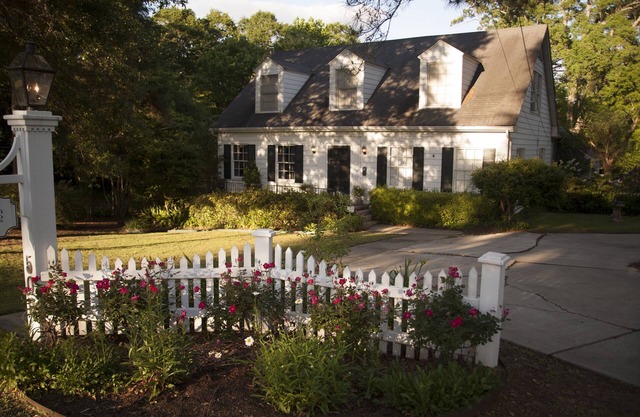 Meadows Manor Historic District